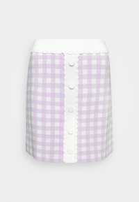 Lila och vit rutigt minikjol med en scallop-mönstrad vit midja och fem dekorativa knappar i mitten. Slät textur, skräddarsydd passform.