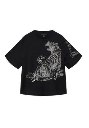 Μαύρο βαμβακερό t-shirt με κοντά μανίκια, διακοσμημένο με σχέδιο ασημένιας γκλίτερ τίγρης και φυλλώδη στοιχεία στο μπροστινό μέρος και στο μανίκι.