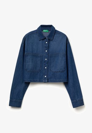 Gekürzte Jeansjacke in Dunkelblau. Verfügt über eine durchgehende Knopfleiste, zwei Brusttaschen und einen spitzen Kragen mit glatter Textur.