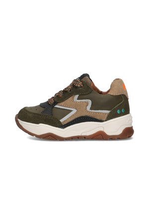 Groene en bruine sneakers met een gestructureerde suede en mesh bovenkant, rubberen zool en contrasterende zwarte en witte accenten. Kenmerkt levendige veters.