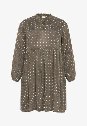 Olivnozeleni plašč iz lahkega blaga, z V-izrezom, dolgimi rokavi in belimi pikami ter nabrano pasom.