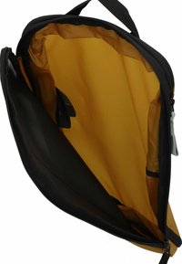 Custodia per laptop nera con interni gialli, dotata di apertura con cerniera e una texture liscia. Sono visibili scomparti interni per l'organizzazione.