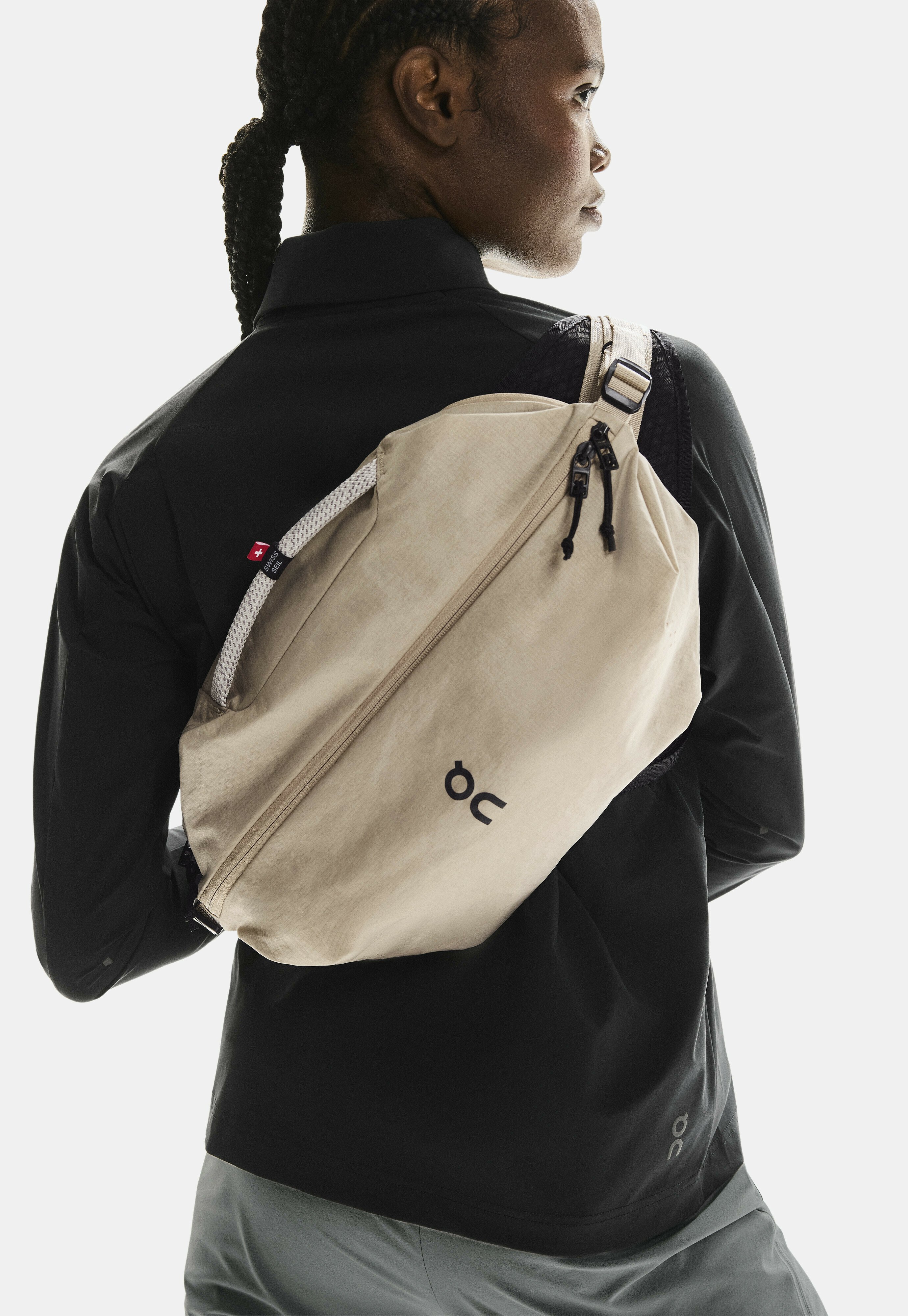 On Sling Pack 9L Sand ブラック ショルダーバッグ On SLING PACK 9L - Bum bag - sand black/light brown - Zalando