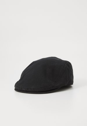 Gorra plana de algodón negra con una parte superior redondeada, que presenta un borde curvado y una textura suave. Sin patrones visibles ni detalles de hardware.