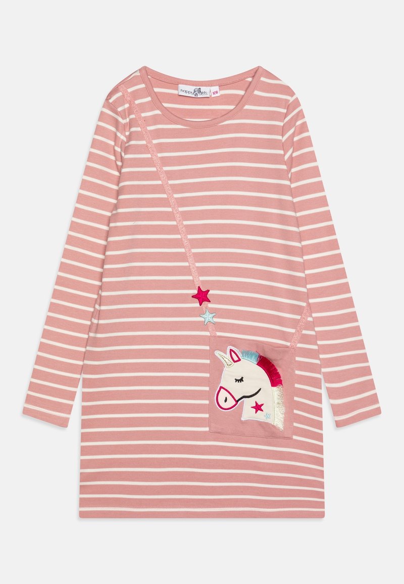 Różowo-biała sukienka w paski z długim rękawem, z doszytą małą torebką przedstawiającą głowę jednorożca i kolorowymi ozdobami w kształcie gwiazdek.