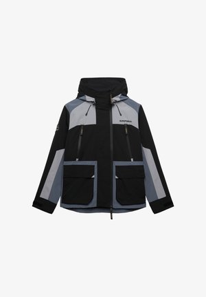Veste à capuche noire et grise avec fermeture éclair intégrale, quatre poches avant, et logo Superdry sur la poitrine et la patte de manche.