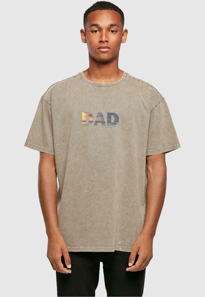 Merchcode FOR THE BEST DAD ACID WASHED HEAVY - T-shirt print - darkkhaki