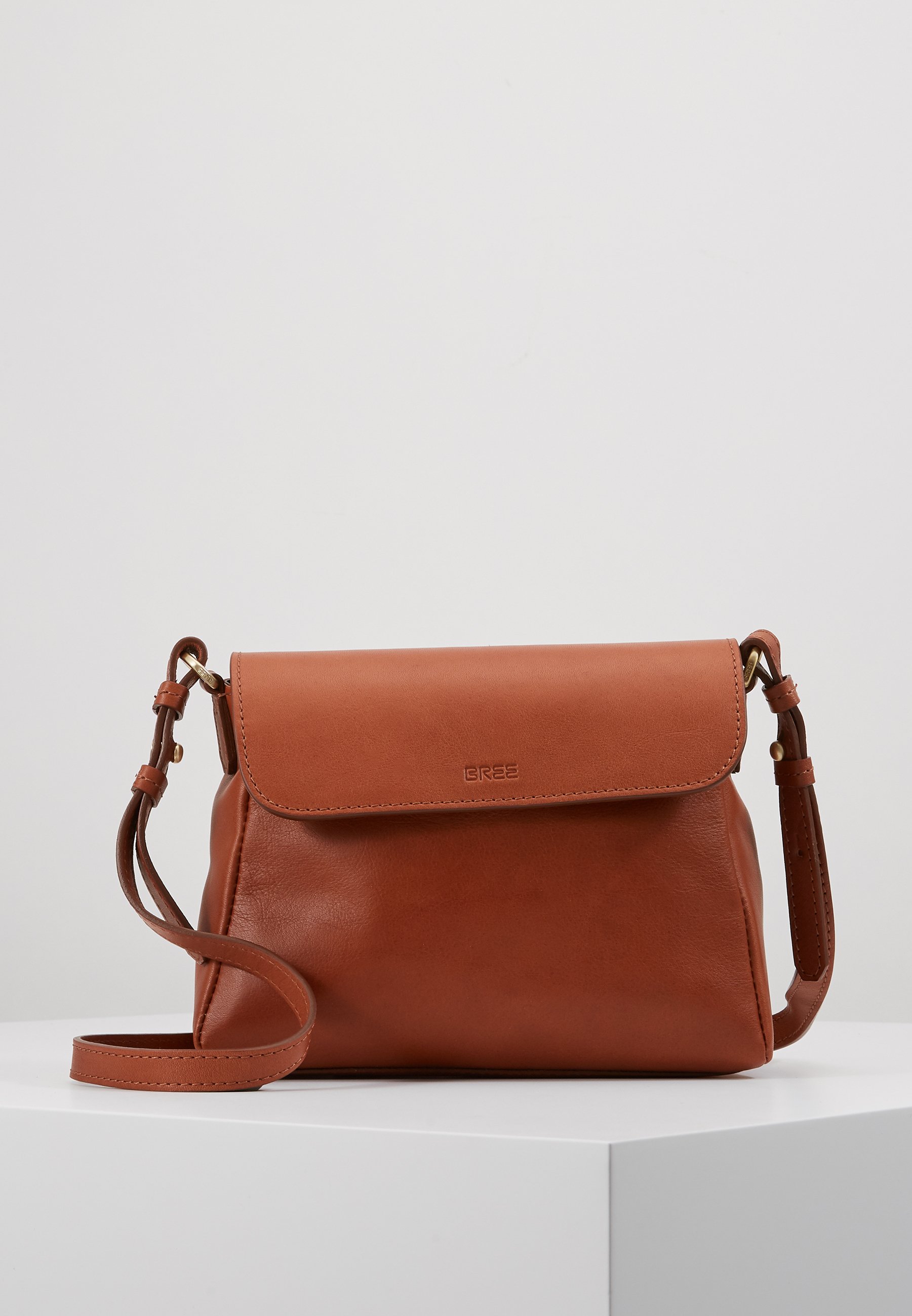 Bree STOCKHOLM 56 CROSS BODY BAG Skulderveske argan oil Bree STOCKHOLM 56 CROSS BODY BAG Skulderveske argan oil