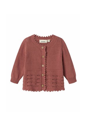 Cardigan rose tricoté avec un col festonné, des boutons en bois et un motif en dentelle le long de l'ourlet et des manches. Léger et texturé.
