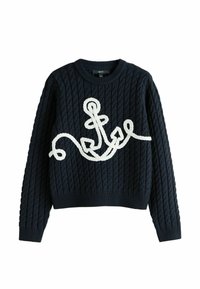 Tumši zils adīts džemperis ar teksturētu rakstu, centrā ar baltu virves stila dizainu un ribveida aprocēm un apakšmalu.