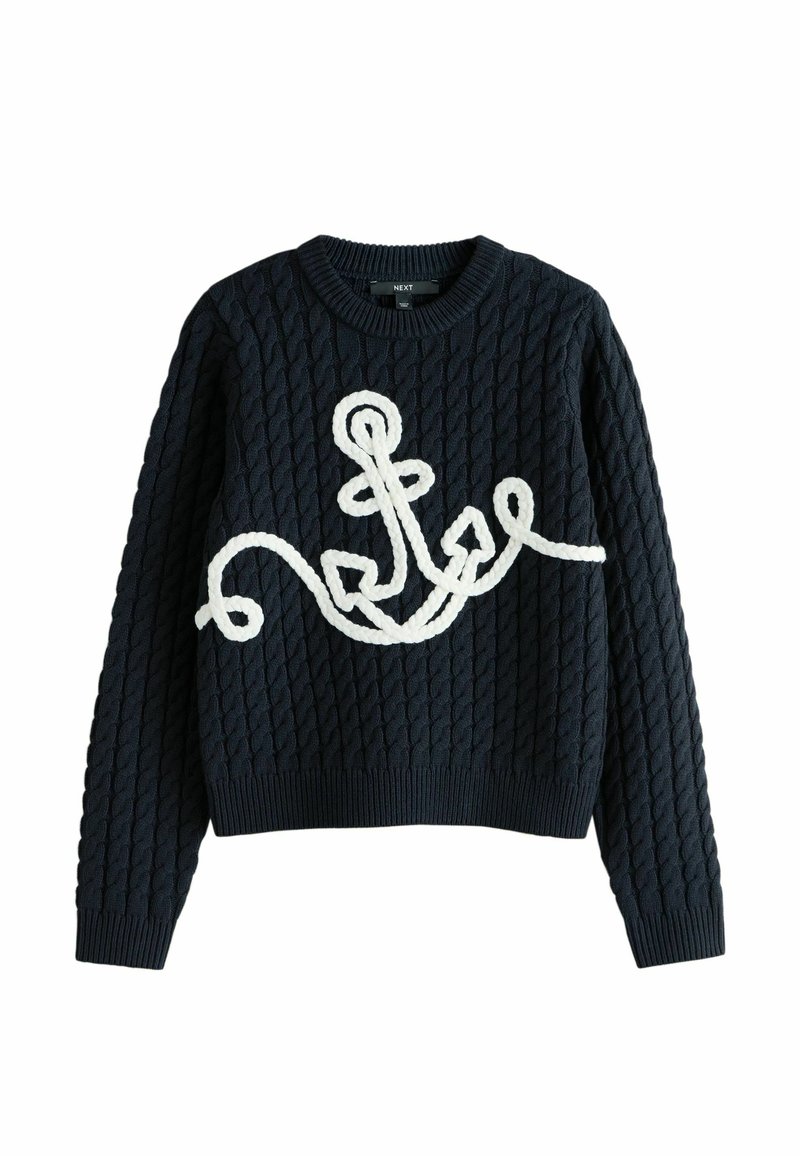 Tumši zils adīts džemperis ar teksturētu rakstu, centrā ar baltu virves stila dizainu un ribveida aprocēm un apakšmalu.