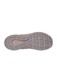 Suela de zapato con material de goma gris, que presenta un patrón texturizado de crestas y surcos para tracción y soporte.