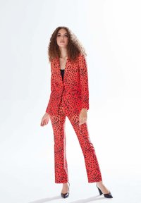 Liquorish LEOPARD PRINT OMBRE - Trousers - orange