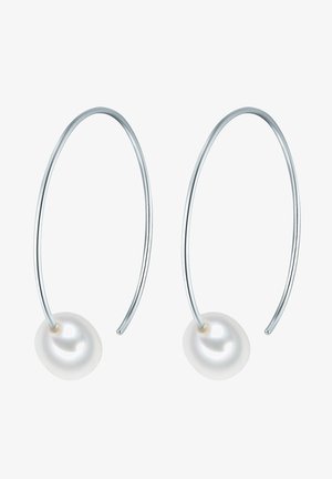 Sudraba riņķa auskari ar gludām, apaļām pērļu pēdām, izceļoties ar pulētu apdari un minimālistisku dizainu.