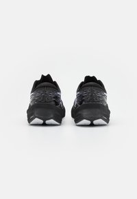 ASICS NOVABLAST 3 - Väglöparskor - black/white