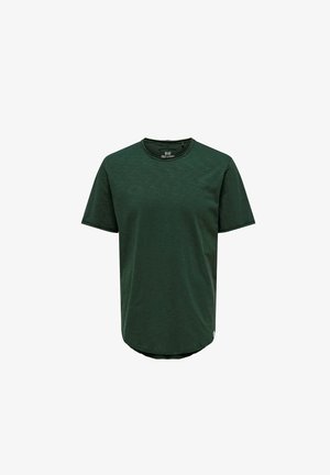 Donkergroene T-shirt met korte mouwen en een ronde halslijn, zachte textuur en een afgeronde zoom. Heeft een logolabel aan de onderzoom.