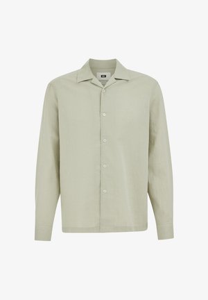 Chemise beige à manches longues avec col classique, boutons visibles sur le devant et ourlet droit.