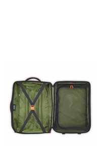 Valigia verde con chiusura con zip, dettagli arancioni e tasca interna in rete; presenta cinghie a forma di X per fissare gli oggetti.