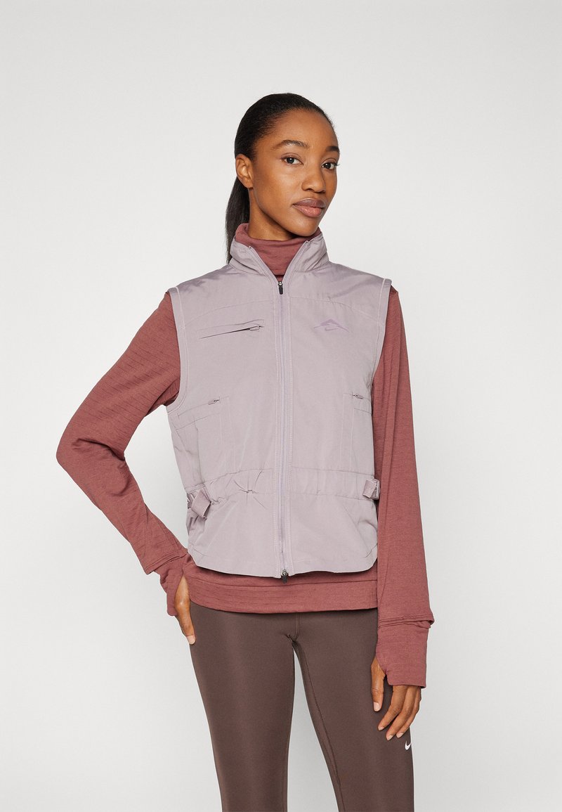 Nike Performance TRAIL REPEL VEST - Colete - light violet ore/red sepia