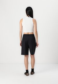 Selected Femme SLFABBI BERMUDA  - Shortsit - black