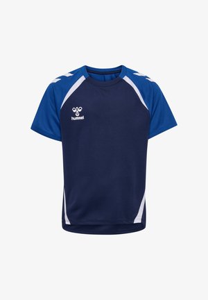 Maglietta sportiva blu navy con maniche corte blu, dettagli bianchi e logo sul petto. Realizzata in un tessuto leggero e traspirante.