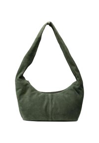 Borsa hobo in suede verde con una forma curvata, texture morbida e una singola tracolla. Presenta una cerniera superiore e un dettaglio del logo impresso.
