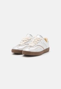 Nubikk RAY OWEN - Sneakers basse - silver metallic/shiny mocca