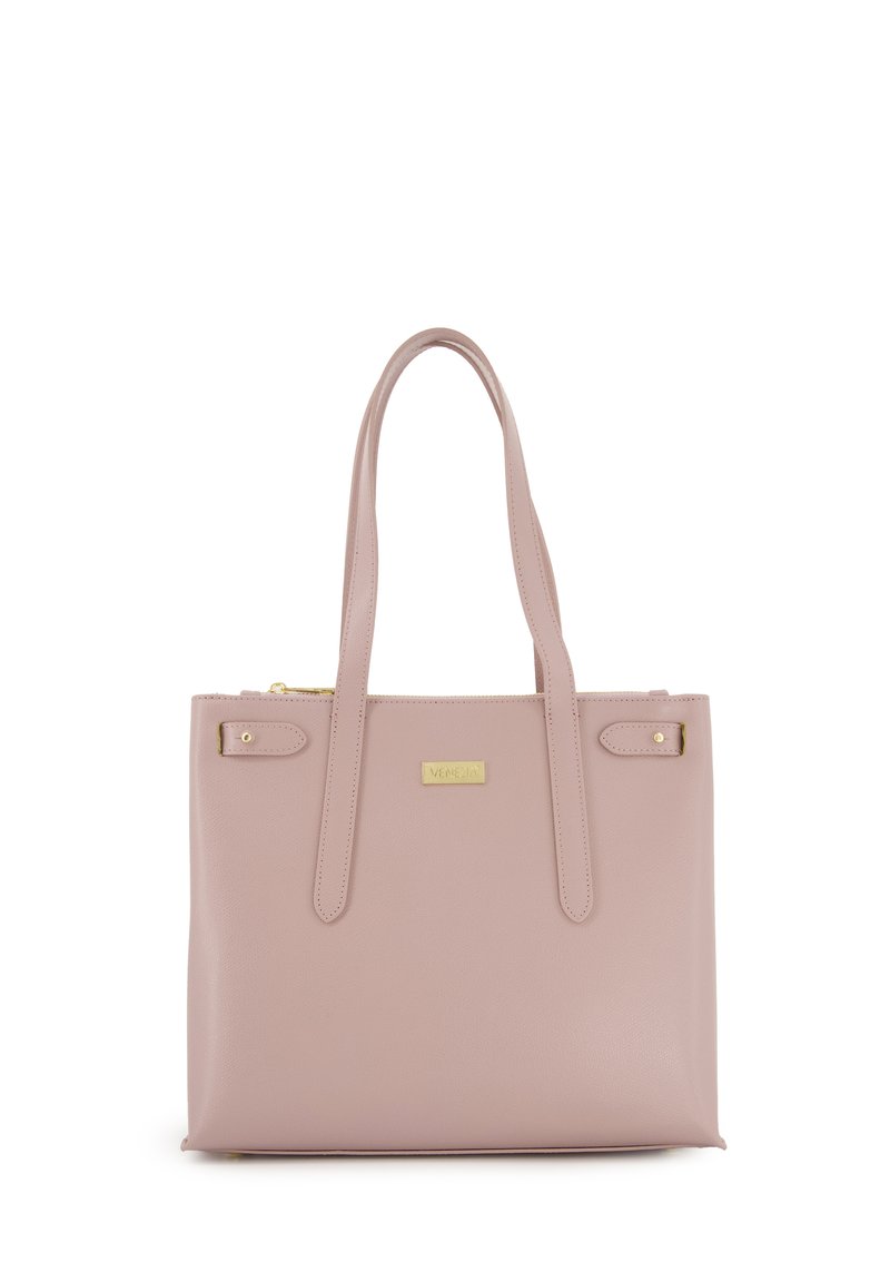 Pink faux leather tote bag med to håndtag, guldfarvet hardware og logo-plade. Har lynlåslukning og rektangulær form.