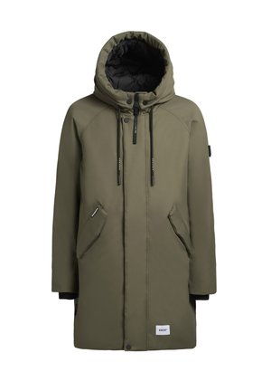 Olivově zelený parka s velkou nastavitelnou kapucí, černou podšívkou, dvěma předními kapsami a logem na lemu. Má zip a cvokové zapínání.