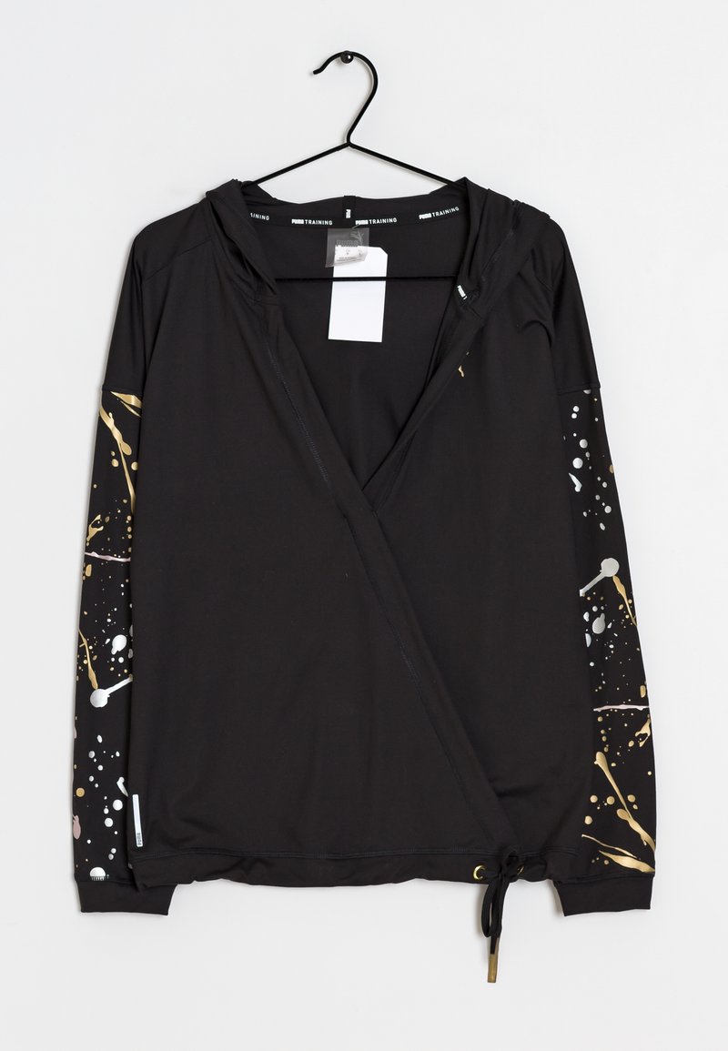 Veste noire à capuche avec fermeture éclair frontale, motif de peinture éclaboussée sur les manches, suspendue sur un cintre noir sur fond blanc.