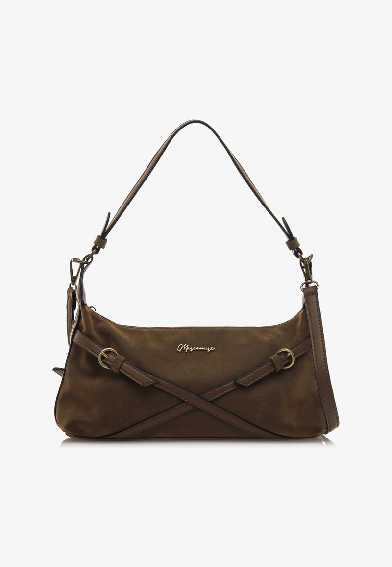 Braune Wildleder-Handtasche mit einem kreuzbündelnden Design, ausgestattet mit goldfarbener Hardware und einem einzelnen Schulterriemen. Glatte Textur, minimalistischer Stil.