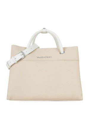 Sac à main en tissu beige Valentino avec poignées en cuir blanc et bandoulière réglable, doté d'une boucle métallique et d'un logo embossé à l'avant.