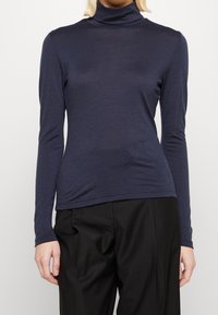 Gestuz Stickad tröja - dark blue