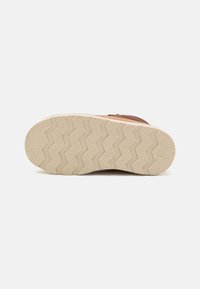 Petit Nord Copenhagen TREK BOOT UNISEX - Šněrovací kotníkové boty - hazelnut