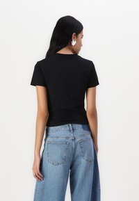 LOIS Jeans NEW EMMA CENTER - Základné tričko - black