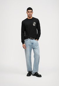 Guess BIG LOGO TEE - Top dugih rukava - jet black