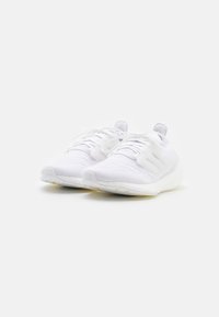 adidas Performance ULTRABOOST 22 biały
