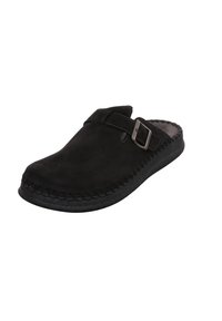 Zwarte suède klomp met een ronde neus, decoratieve stiksels en een zijklep met een metalen gesp. Soepele textuur en instapontwerp.