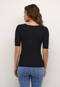 Kaffe AMALIE  - Apdrukāts T-krekls - black deep