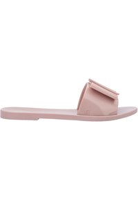 Infradito di plastica rosa con una fascia larga e un fiocco decorativo sul davanti, suola piatta e finitura liscia.