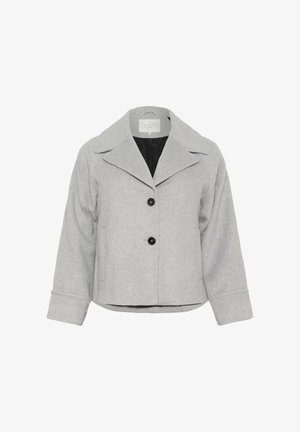 Szara kurtka z wełny, w połączeniu z innymi materiałami, o pudełkowym kształcie, z dużymi klapami, czarnymi guzikami i bocznymi kieszeniami. Wnętrze wyłożone jest czarną podszewką.