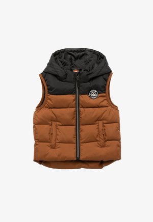 Gevoerde vest met een zwarte capuchon en een bruine romp, voorzien van een voorrits, zijzakken en een logo-patch op de borst. Waterafstotend materiaal.