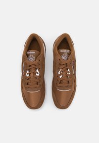 lacet reebok classic