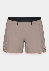 Ljusbruna träningsshorts med svart midjeband, rosa accenter och reflekterande märkning. Tillverkade av strukturerat, andningsbart material.