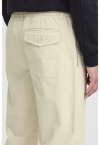 Solid SDMAURICE DYLAN DAD FIT - Trousers - oatmeal