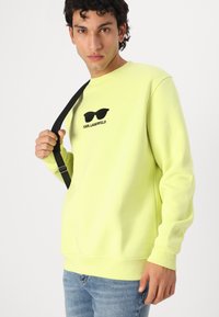 KARL LAGERFELD CREWNECK - Sweatshirt - lemon