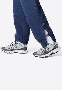The North Face VECTIV TARAVAL TECH - Tenisky - high rise grey smoked p