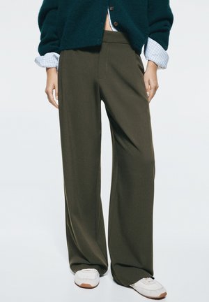 PULL&BEAR, TAILORED WITH DARTS - TROUSERS - Pantalon classique - khaki