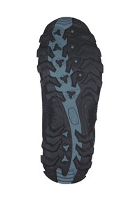 Suela de zapato deportivo negra con surcos profundos; presenta un acento azul a lo largo del centro y patrones geométricos distintivos para mejorar la tracción.