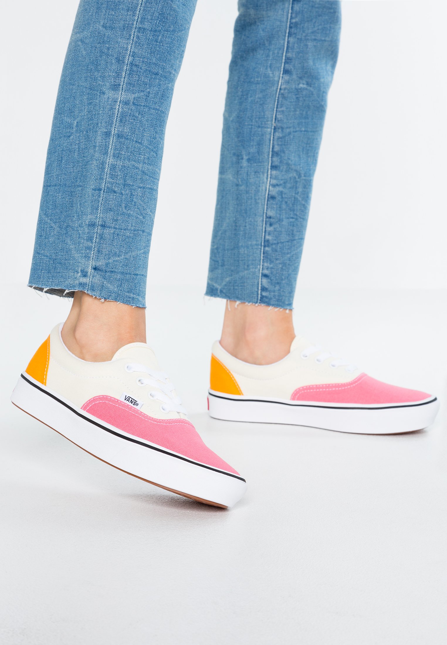 vans comfycush era pink